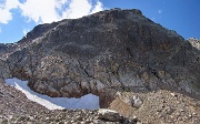 28 Sopra le rocce chiare svettano quelle scure. La doppia anima del Cabianca, antico vulcano...